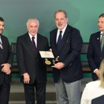 Armando recebe comenda do presidente Michel Temer