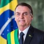 Bolsonaro divulga foto oficial com faixa presidencial
