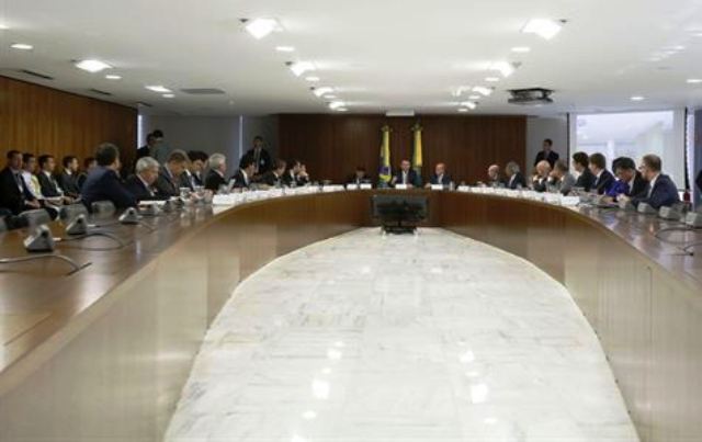Bolsonaro faz reunião para alinhar ações com ministros