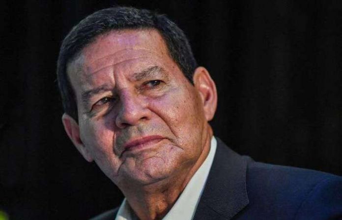 'Ele possui mérito', diz Mourão sobre promoção recebida pelo filho no BB
