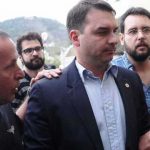 ‘Não sei o que as pessoas fazem fora do meu gabinete’, diz Flávio