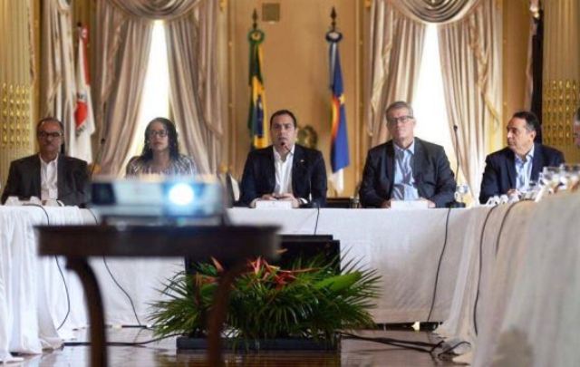 Paulo Câmara realiza primeira reunião com o secretariado
