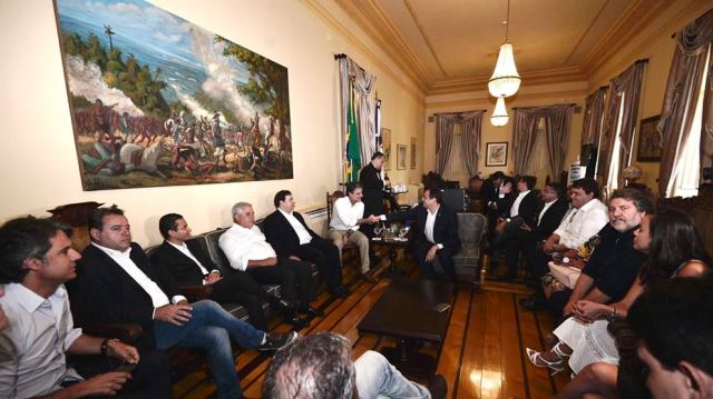 Rodrigo Maia se reúne com governador e deputados