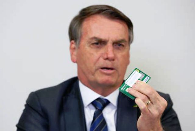 Bolsonaro promete divulgar gastos pessoais com cartão corporativo