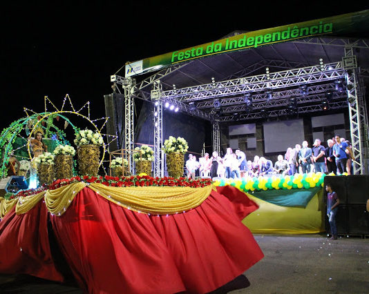 Lagoa Grande: Desfile da Independência em Vermelhos teve a temática ‘Turismo de experiência: Protagonismo e Prosperidade’