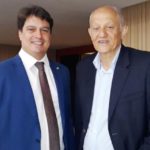 Prefeito Marcílio e o deputado Lucas Ramos já se encontram no Auditório onde será realizada a audiência pública sobre a perenização do Riacho Grande