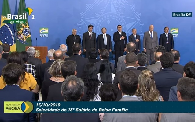 Bolsonaro anuncia 13° para beneficiários do Bolsa Família