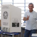 Certo da reeleição, Prefeito e candidato de Salgueiro, Clebel Cordeiro votou na Escola Manoel Leite