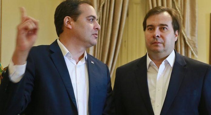 Governador-Paulo-Camara-recebe-Rodrigo-Maia44-748x410