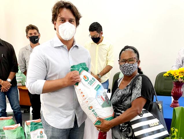 01.03.21 - Lucas Ramos entrega de sementes