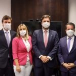 Fernando Filho e Miguel Coelho comemoram a liberação de R$ 3 milhões para pavimentação em cidades do Agreste