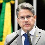 Alessandro Vieira pede ao STF para investigar rachadinha de Alcolumbre