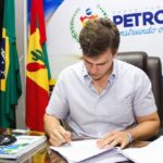 Miguel Coelho assina hoje às 19h o ato de renúncia do cargo de prefeito de Petrolina