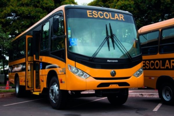 ônibus escolar
