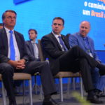 Bolsonaro, Lira e Pacheco prometem melhorias a prefeitos