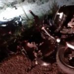 Homem perde controle de moto, bate em muro e morre na hora