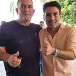 Daniel da Autoescola e João Paulo Costa parabenizam a EREF Evandro Ferreira dos Santos como finalista do prêmio World Best School Prize