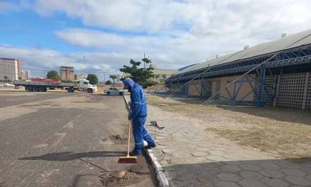 Polos do 2º FLISERTÃO recebem reforços nos serviços de limpeza em Petrolina