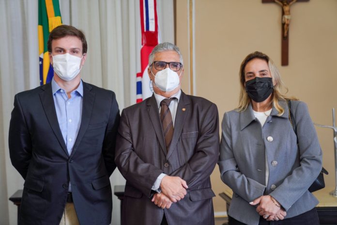 Miguel e Alessandra se reuniram com presidente do TJPE