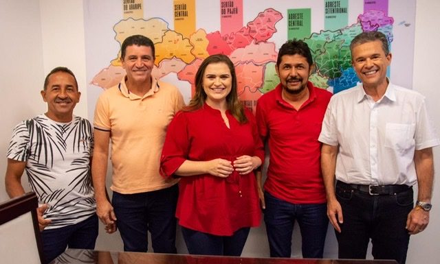 Marília Arraes recebe apoio de dois vereadores de Camutanga do PSB e um do MDB, ambos partidos da Frente Popular