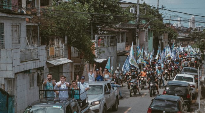 Motociata com Miguel Coelho toma as ruas da Zona Norte do Recife