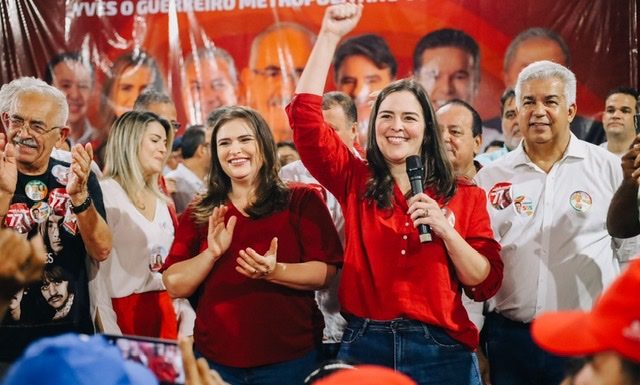 Maria Arraes participa de inauguração do Comitê Litoral Norte, ao lado de Marília Arraes