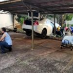 Mãe atropela filho de 8 anos ao confundir marchas do carro no Paraná