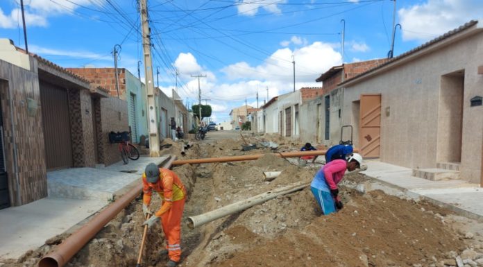 Secretaria de Infraestrutura de Cabrobó realiza recuperação de saneamento básico no bairro da Cohab