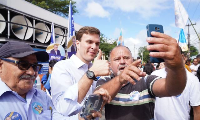 Em Gravatá, Miguel diz que água será questão de honra em seu governo