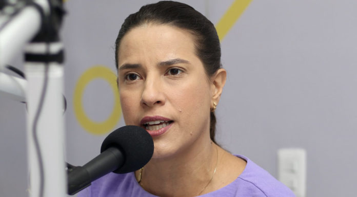 “Pernambuco vive seu momento mais desafiador”, diz Raquel Lyra em sabatina da Rádio Folha FM