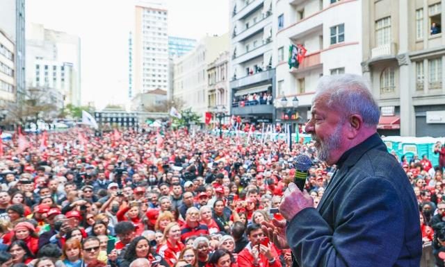 Lula em Curitiba: “O povo e um metalúrgico vão consertar esse país”