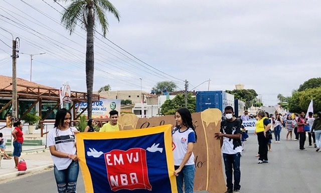 Escola José Nilton Bione conta a verdadeira história de Cabrobó através de desfile por avenidas da cidade