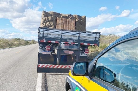 Em menos de 2h, PRF apreende maconha, rebites e radiocomunicador ilegal em Salgueiro