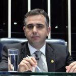 Senador Pacheco reúne lideres para viabilizar piso da enfermagem