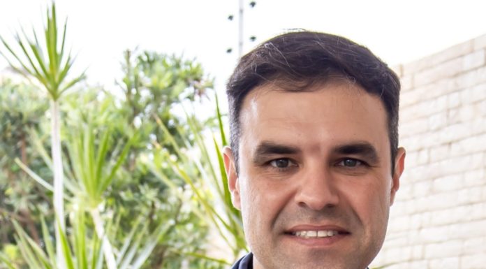 Outubro Rosa: médico alerta para o câncer de mama em homens e aponta a obesidade como fator de risco