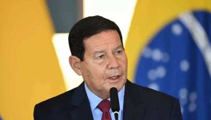 ‘Estupro de R$ 200 bilhões no Orçamento’, diz Mourão sobre PEC da Transição