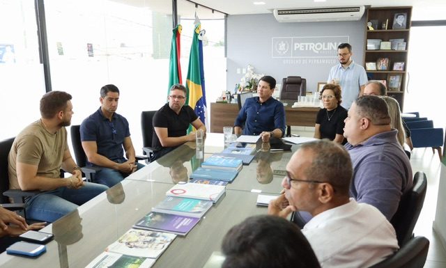 Maior chuva em 40 anos: prefeito de Petrolina, Simão Durando faz reunião de monitoramento