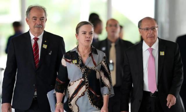 Lula retorna a São Paulo após dias na Bahia e vai integrar processo de transição