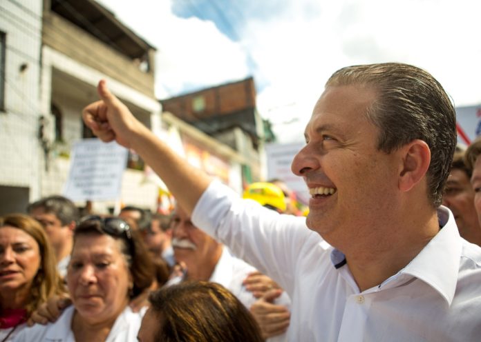 Eduardo Campos participa Lidice da Mata, candidata ao governo da Bahia, o vice Eduardo Vasconcelos e a candidata ao Senado, Eliana Calmon, do Cortejo Cívico do 2 de Julho em Salvador.