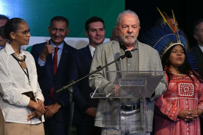 1_lula_anuncia_ministros-27146303
