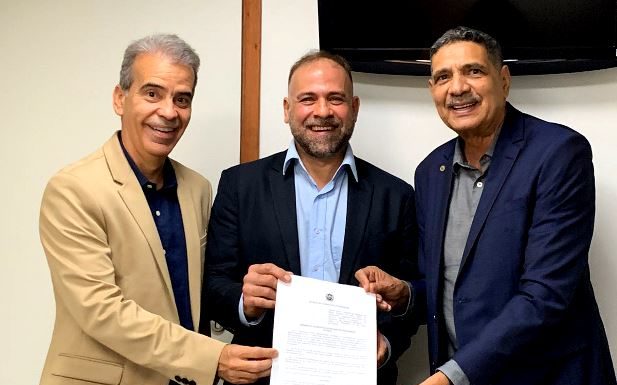 Deputado Coronel Alberto Feitosa dará parecer favorável ao Projeto que inclui libras em programas e telejornais de TV