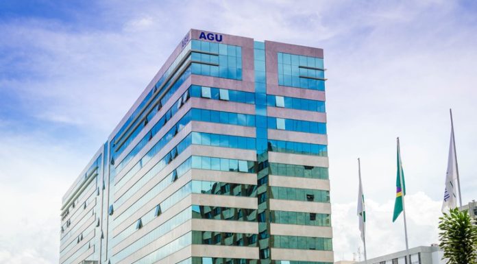 AGU publica editais de concurso com 300 vagas para formados em direito