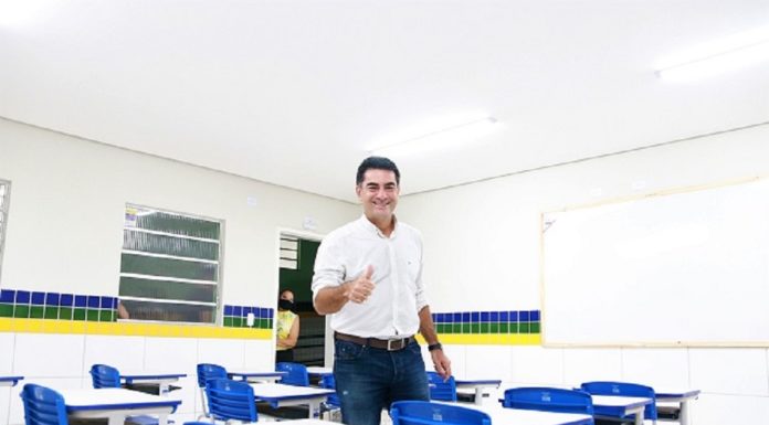Prefeitura de Araripina premia e bonifica professores e funcionários das escolas que atingiram suas metas no Ideb e Idep