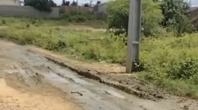 Cabrobó: Cano estourado causa indignação em moradores do Bairro Bozano