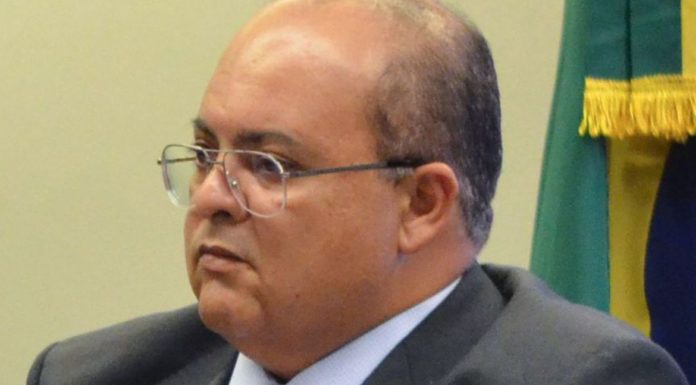 Ibaneis Rocha: PF faz operação de busca e apreensão na casa do governador, afastado, do DF