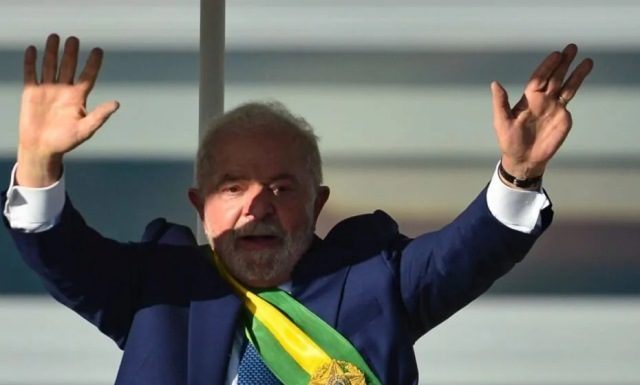Câmara recebe 2º pedido de impeachment contra Lula