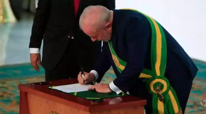 Lula manda revogar processos de privatização de oito estatais iniciados por Bolsonaro