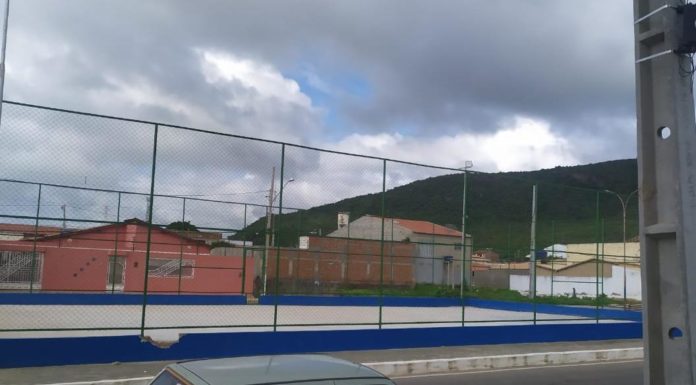“É lamentável ter dinheiro público gasto nessa reforma e ficar pior do que era antes”; diz morador de Orocó