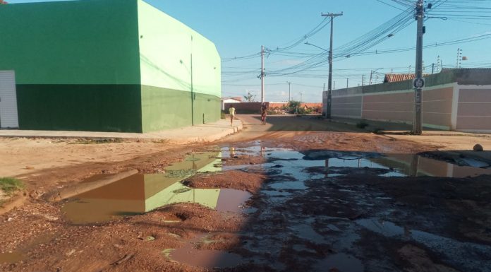 Petrolina: Situação das Avenidas Antônio Estevão e Padre Cícero no Bairro João Deus, preocupa moradores que já não sabem o que fazer
