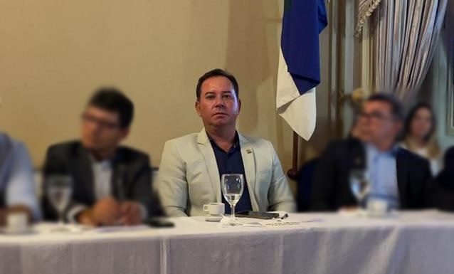Prefeito de Belém do São Francisco em encontro com a Governadora apresenta problema da falta de água como demanda prioritária